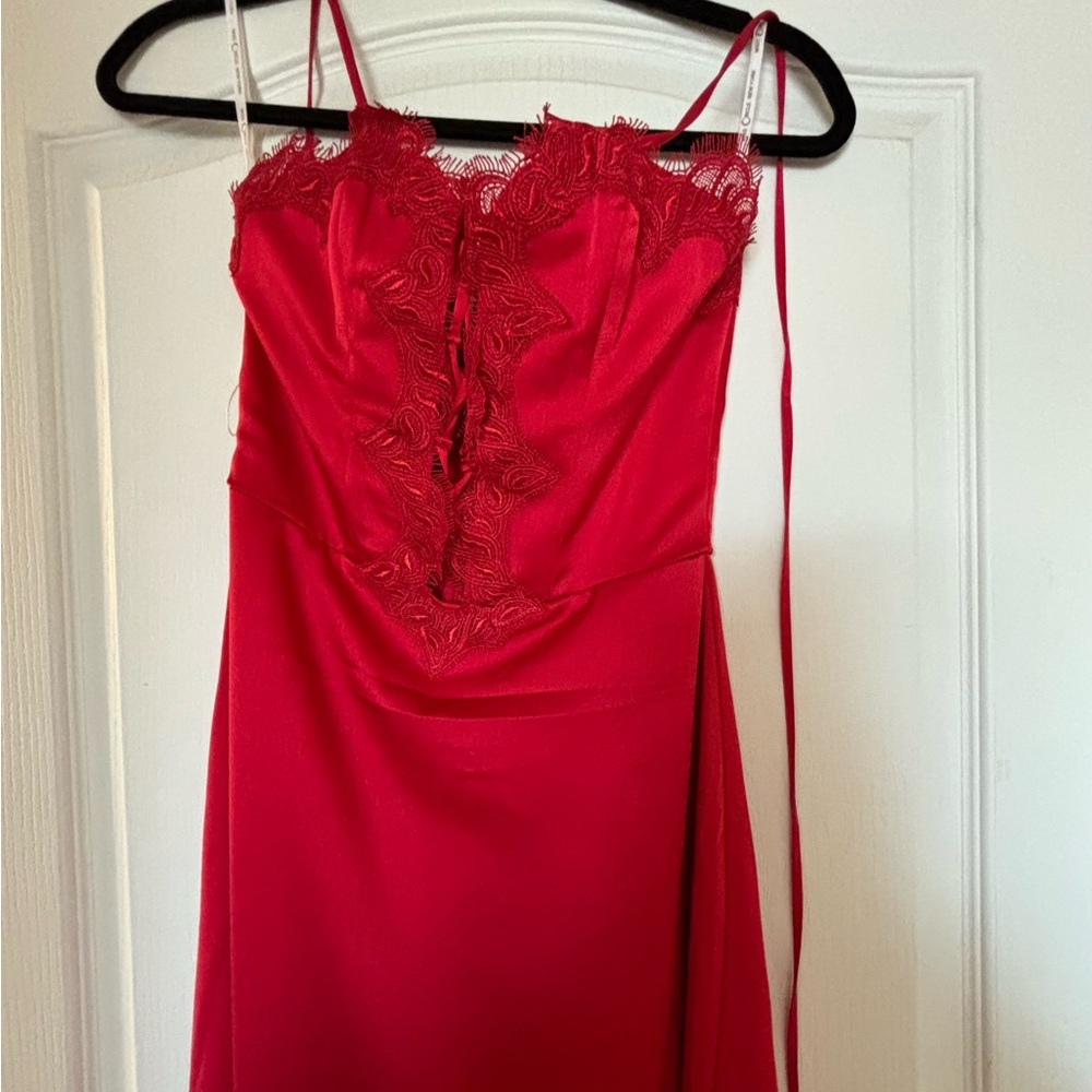 red maxi dress, brand-new! size xs

great for formal events, weddings, etc